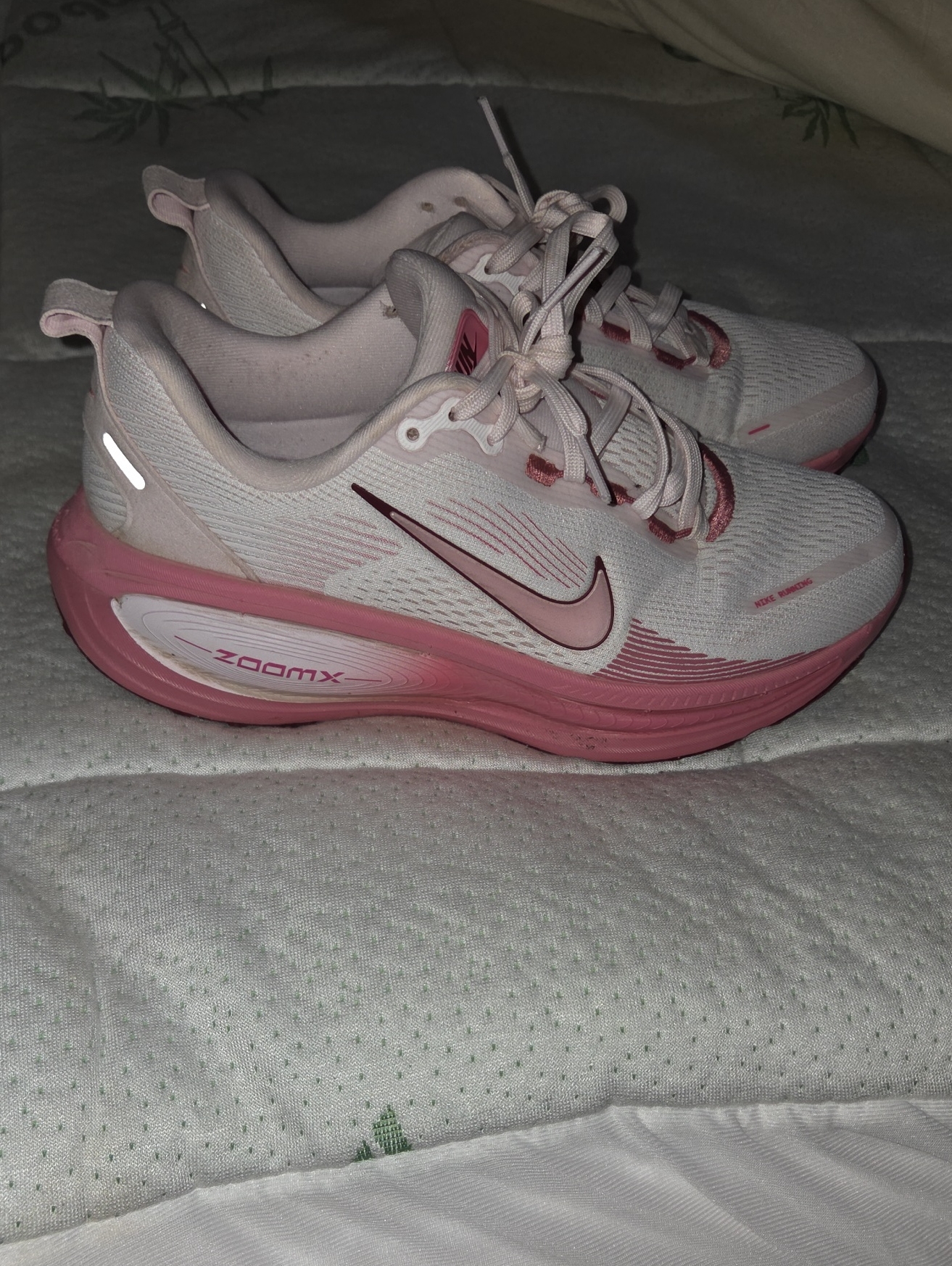 Nike Women's White And Pink Vomeros Running Sneakers